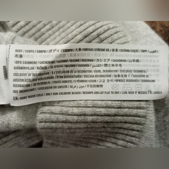 Abercrombie and Fitch 100% cashmere zippered hoodie cardigan. NWOT. Size xxs. - Picture 5 of 11